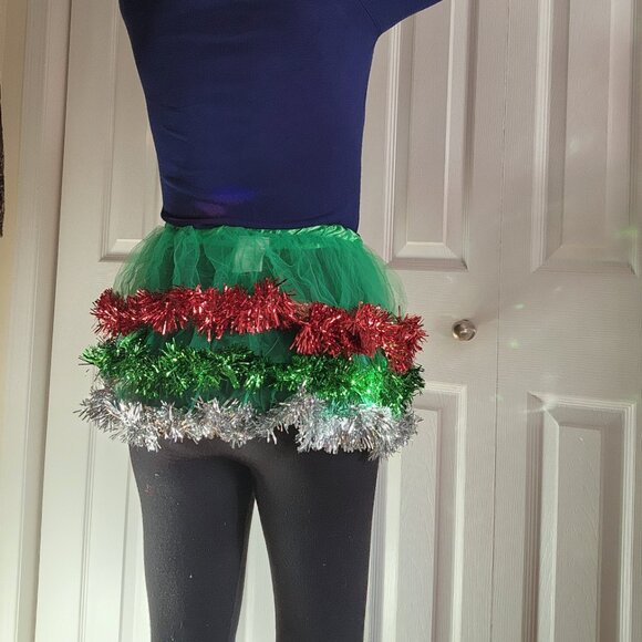 Holiday Garland mini skirt (New with tag) - Picture 3 of 3